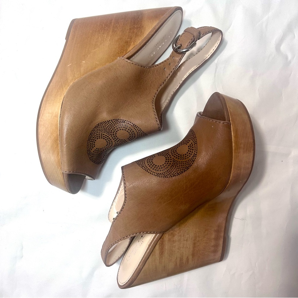 Coach Jade Beige Leather Wedge Sandals.8B - Picture 5 of 16